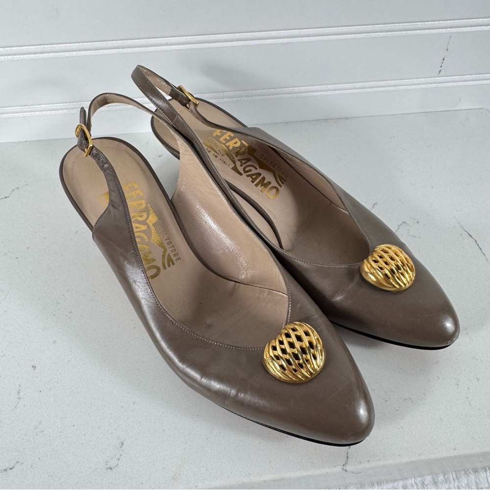 Salvatore Ferragamo VINTAGE Slingback Pumps, Taupe, Size 5.5B - Picture 13 of 13